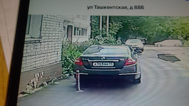 Ивановка жалуется на машины, которые ставят под окнами дома